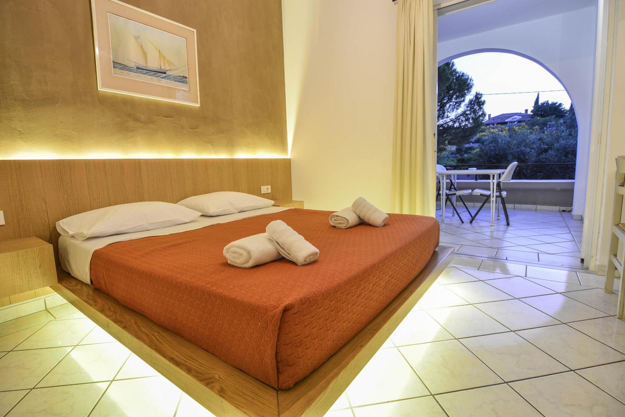 Epavlis Beach Resort ポルト・ヘリ エクステリア 写真