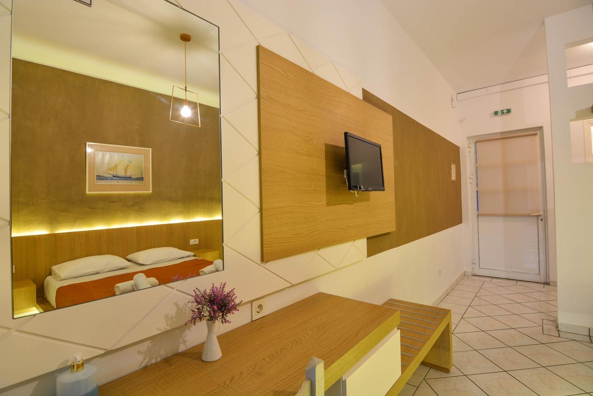 Epavlis Beach Resort ポルト・ヘリ エクステリア 写真
