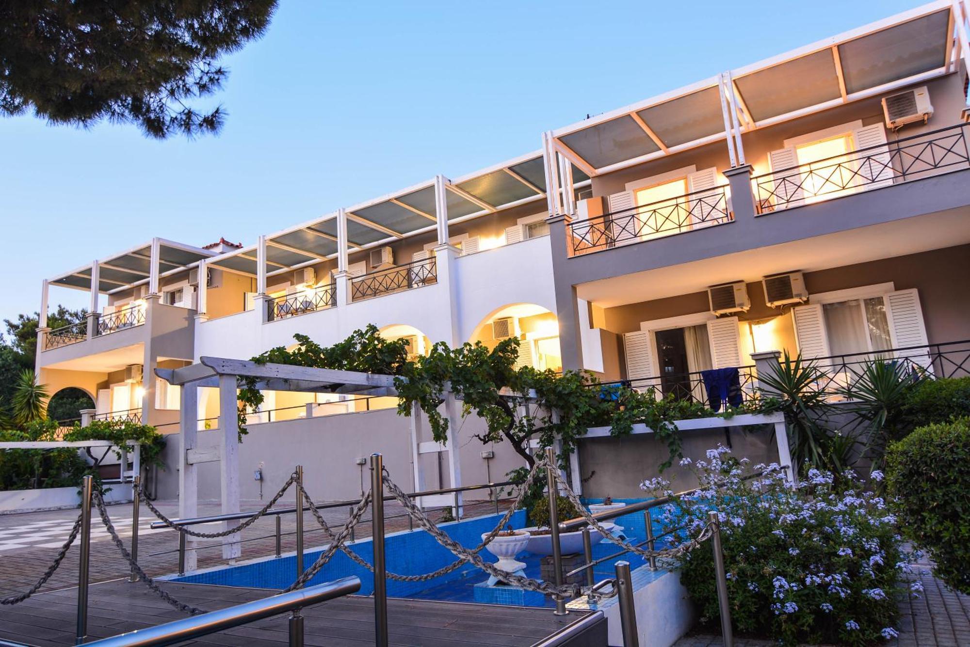 Epavlis Beach Resort ポルト・ヘリ エクステリア 写真