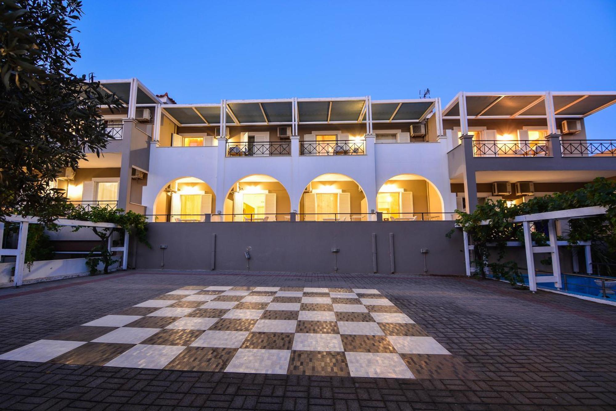 Epavlis Beach Resort ポルト・ヘリ エクステリア 写真