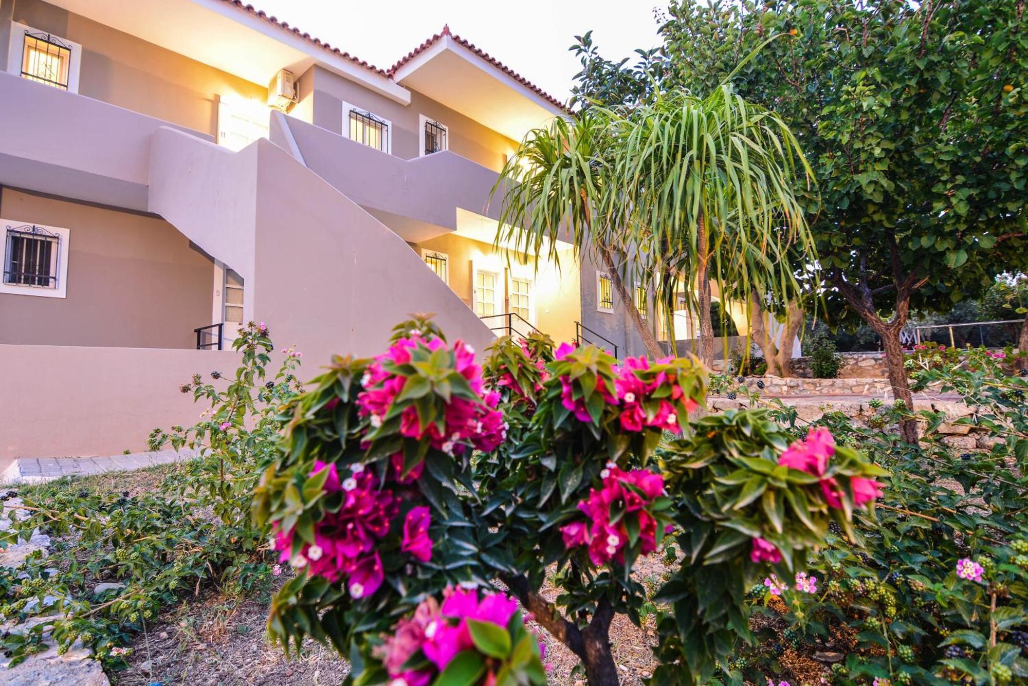 Epavlis Beach Resort ポルト・ヘリ エクステリア 写真