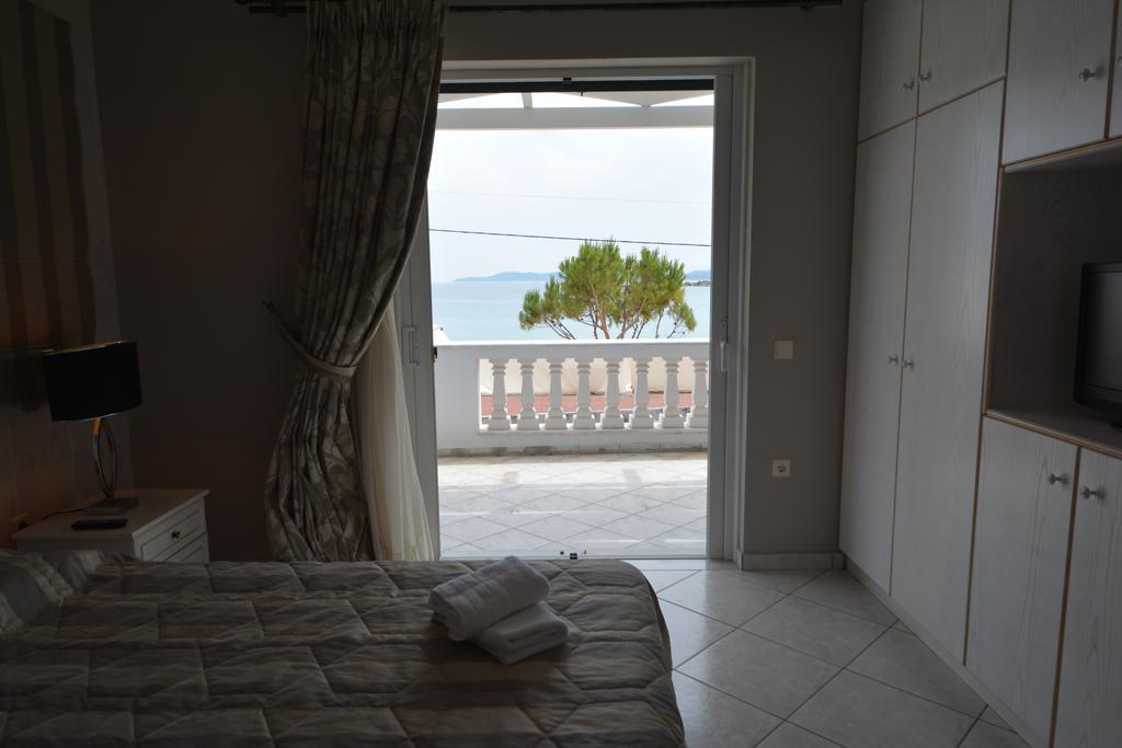 Epavlis Beach Resort ポルト・ヘリ エクステリア 写真